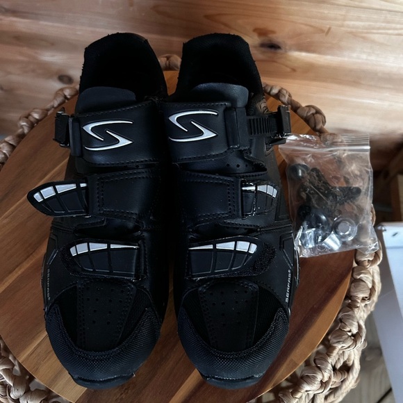 Serfas women’s Black Cycling Shoes with Silver Accents - Picture 2 of 7